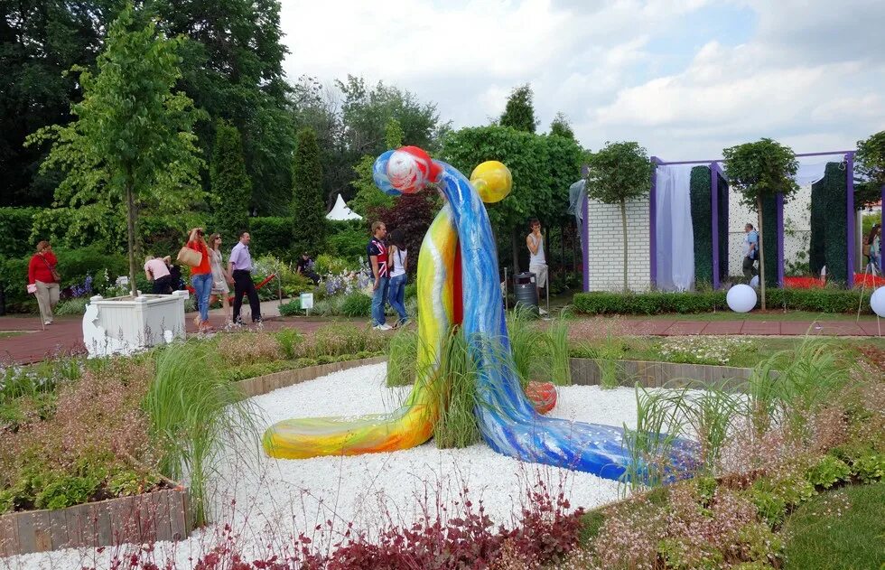 Развлечение цветов. Аттракцион цветок. Цветочный фестиваль Волга. Moscow Flower show.