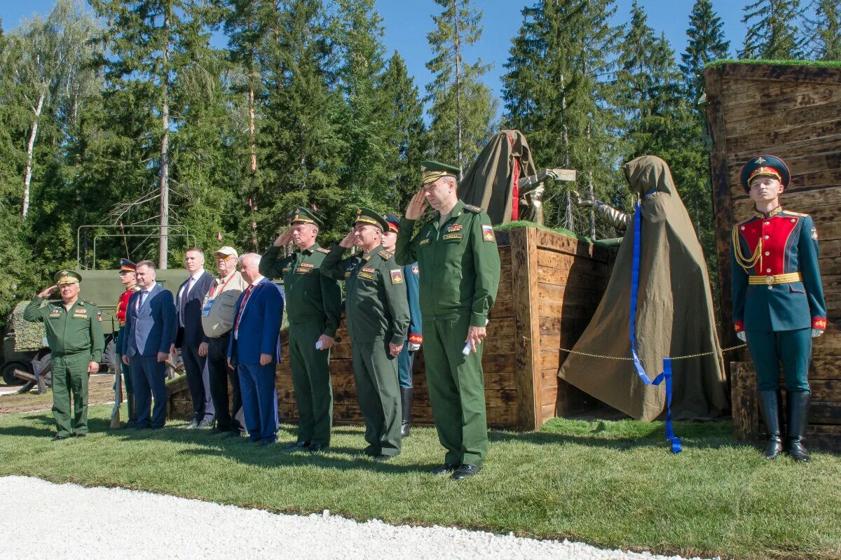 Военно патриотический сквер. Военно-патриотический парк культуры и отдыха вс РФ «Патриот». Открытие парка Патриот. Деревня в парке Патриот.