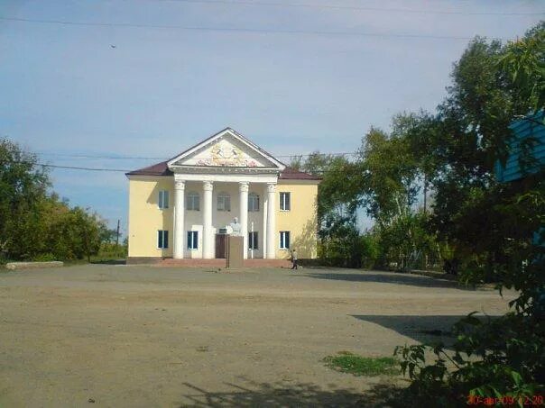 Посёлок Комсомольский Оренбургская область Адамовский район. Совхоз Комсомольский Оренбургской области. Оренбургская Целина Совхоз Комсомольский. Поселок Комсомольский Павловский район Алтайский край. Комсомольск алтайский край