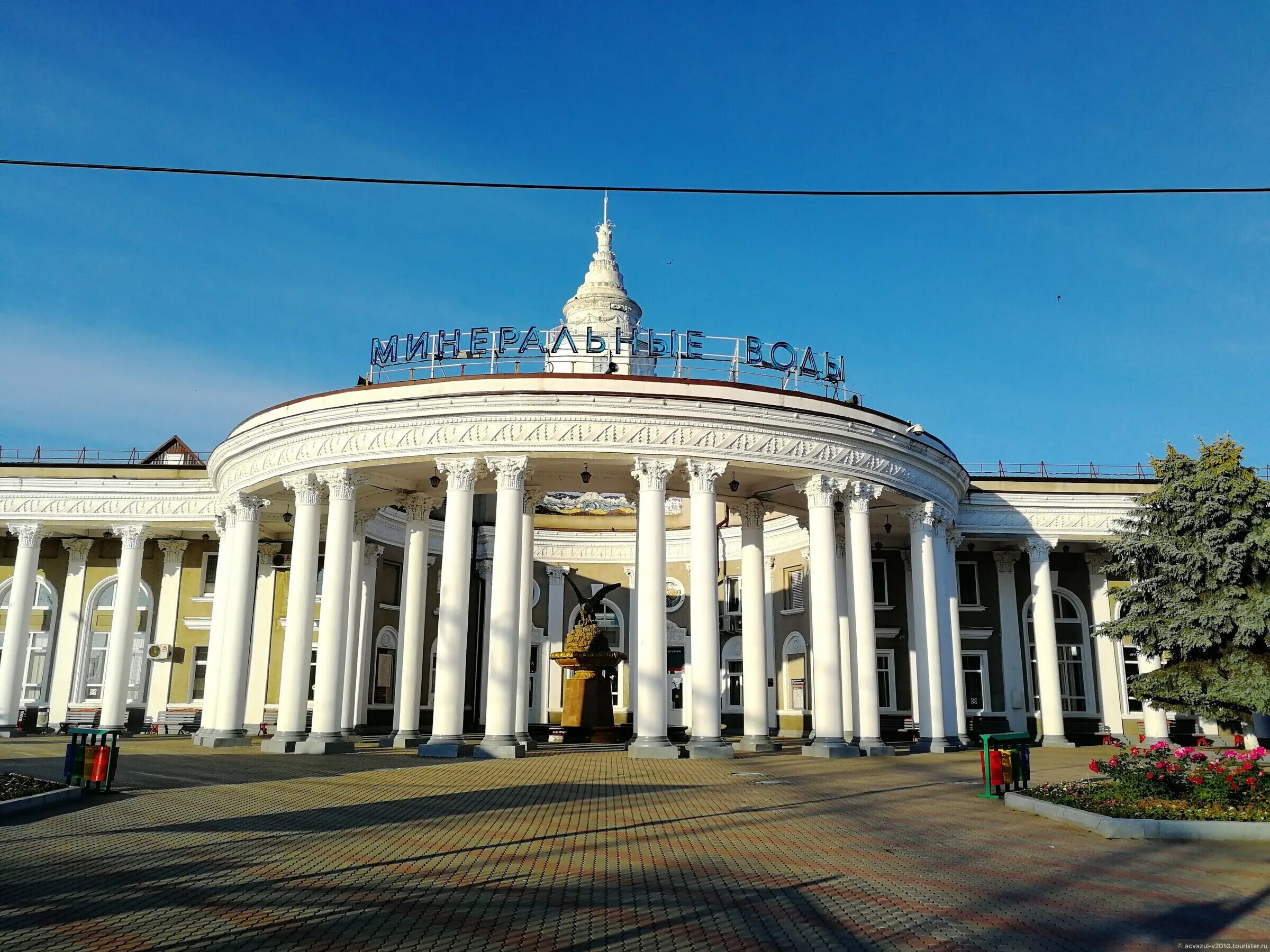 Минеральные воды. Достопримечательности Минвод. Минеральные воды фото. Мэрия Минеральных вод. Прогулка Минеральные воды.