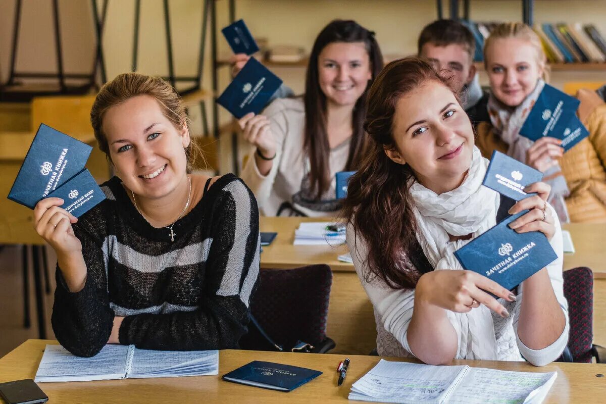 В каком вузе учиться. Учеба в институте. Учеба, поступление в вуз. Студенты России. Студент абитуриент.