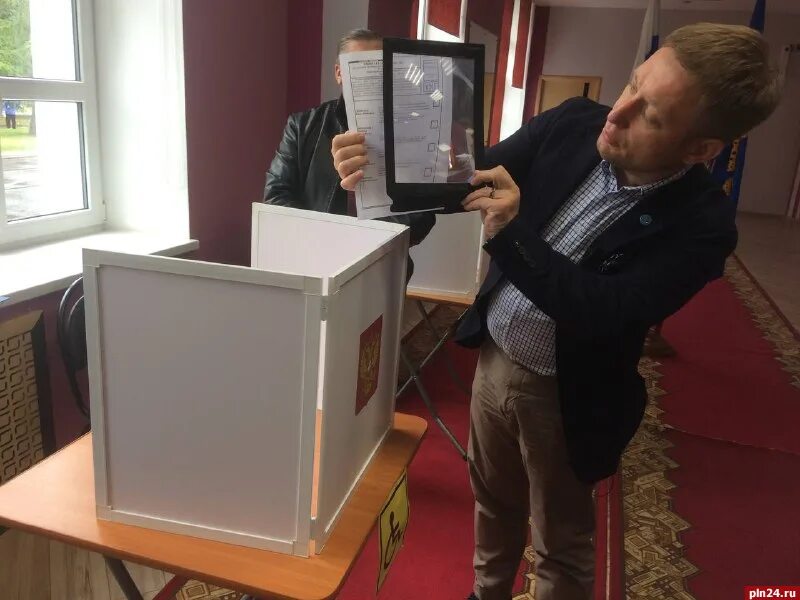 Под выборы. Выборы. фотографии по выборам. избирательный участок фото. концерт на избирательном участке.
