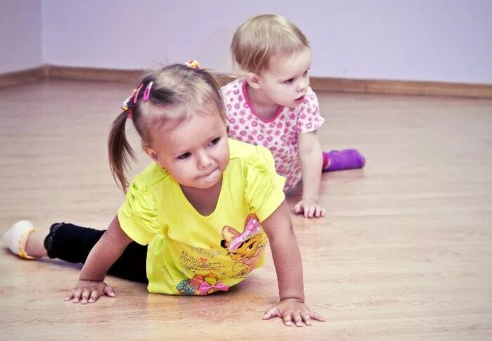 детки танцуют. детские танцы. балетные танцы для детей. детские танцы. дети танцуют в детском саду.