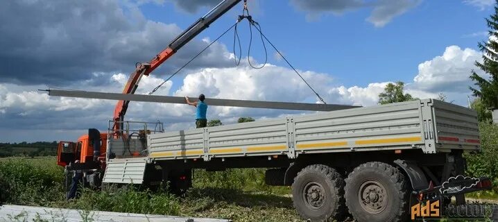 Шаланда с манипулятором. Длинномер вездеход манипулятор. Манипулятор 25т. Перевозка опор ЛЭП на манипуляторе.