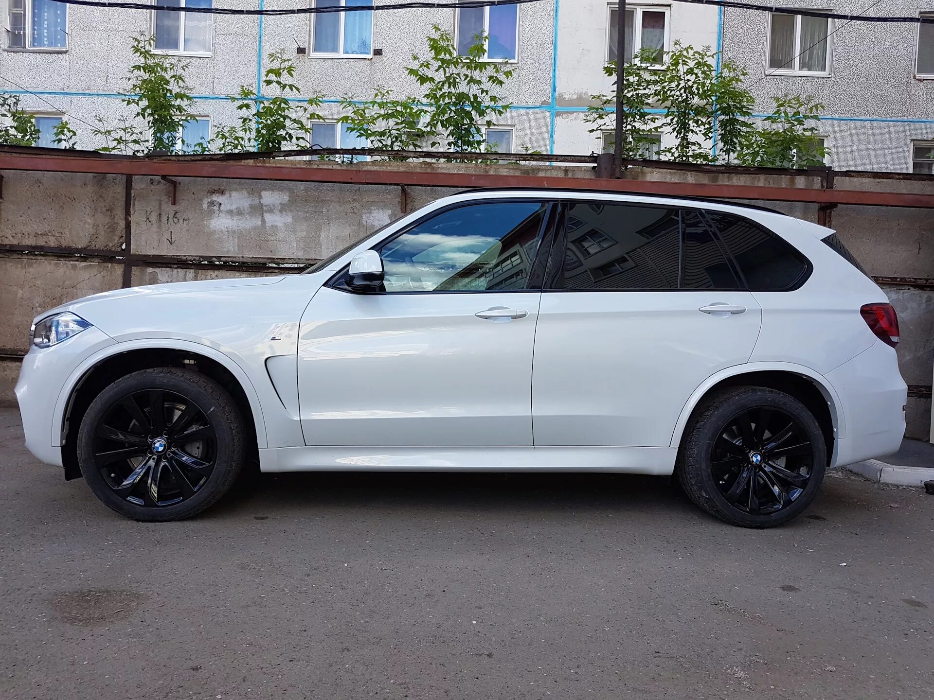 Х 5 х 3х 19. BMW x5 f15. BMW x5 f15 белые диски. BMW f15 White. BMW f15 x5 612.