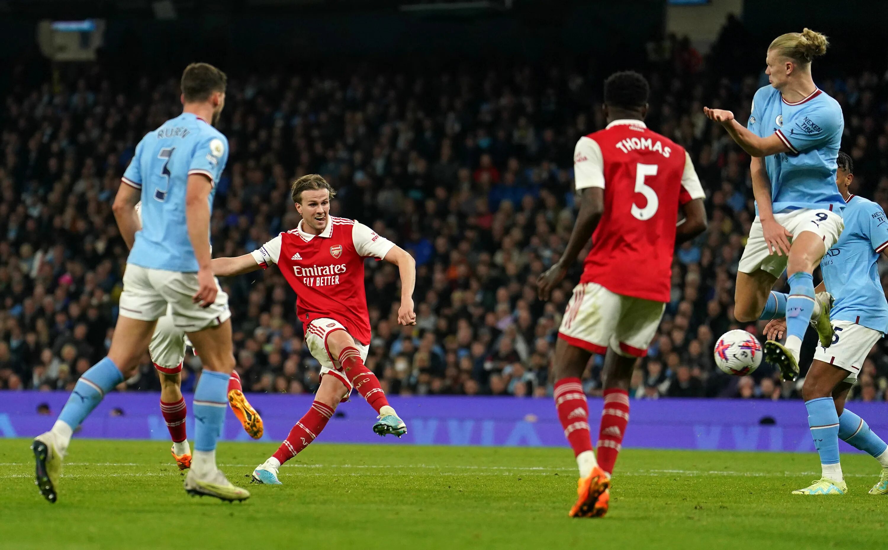 Man city vs arsenal live stream. Arsenal vs Manchester City. Манчестер Сити. Ман Сити Арсенал. Манчестер Сити 26 номер.