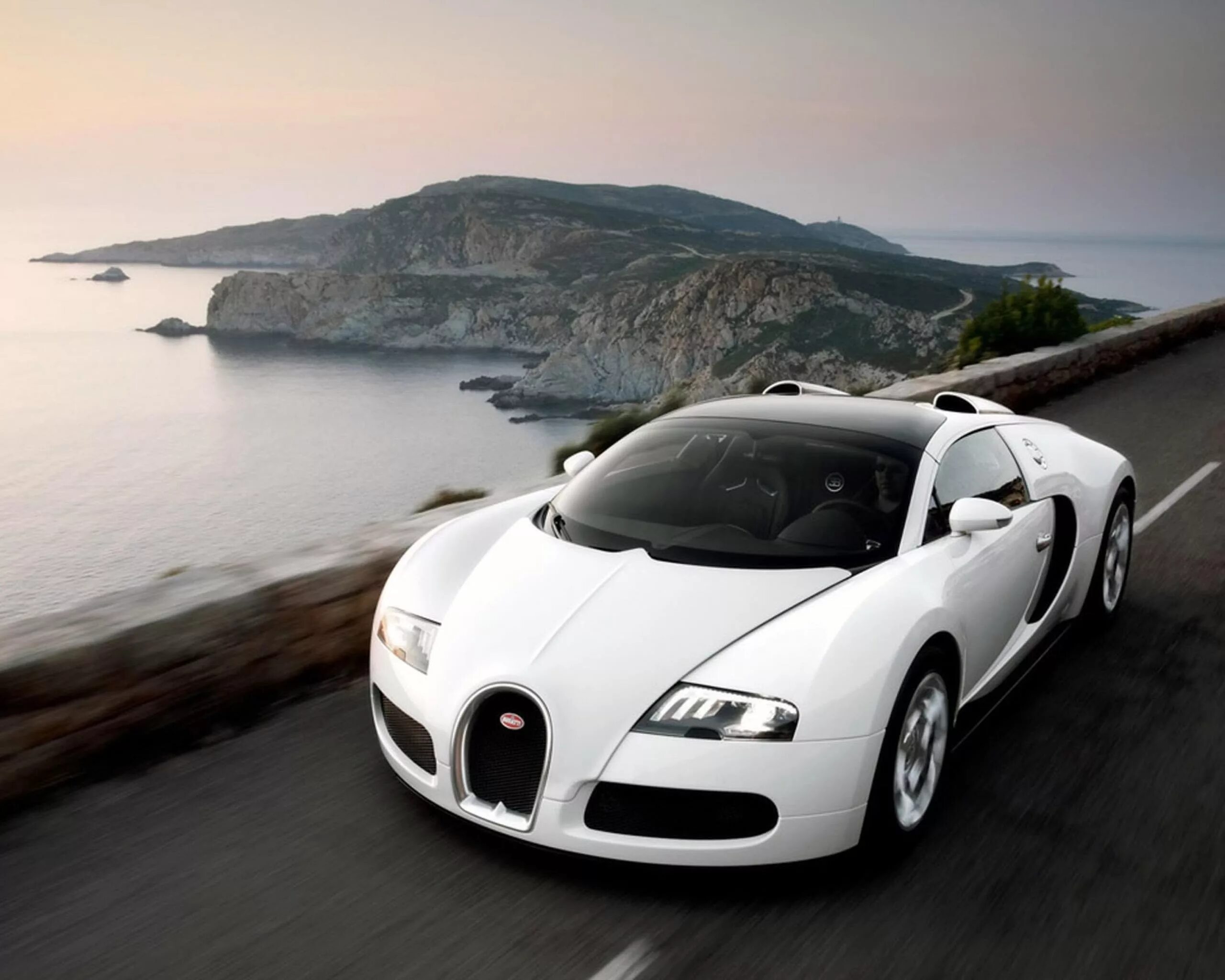 Картинка машинка белая. Бугатти Вейрон белая. 2008 Bugatti Veyron 16.4 Grand Sport. Бугатти Вейрон 2008. Bugatti Veyron белый.