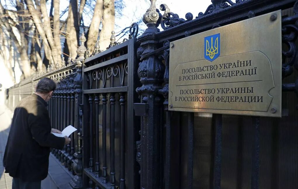 Консульство украины. Посольство украины в бресте. Посольство венесуэлы в москве. Посольство украины минск запись. Посольство белоруссии в москве фото.