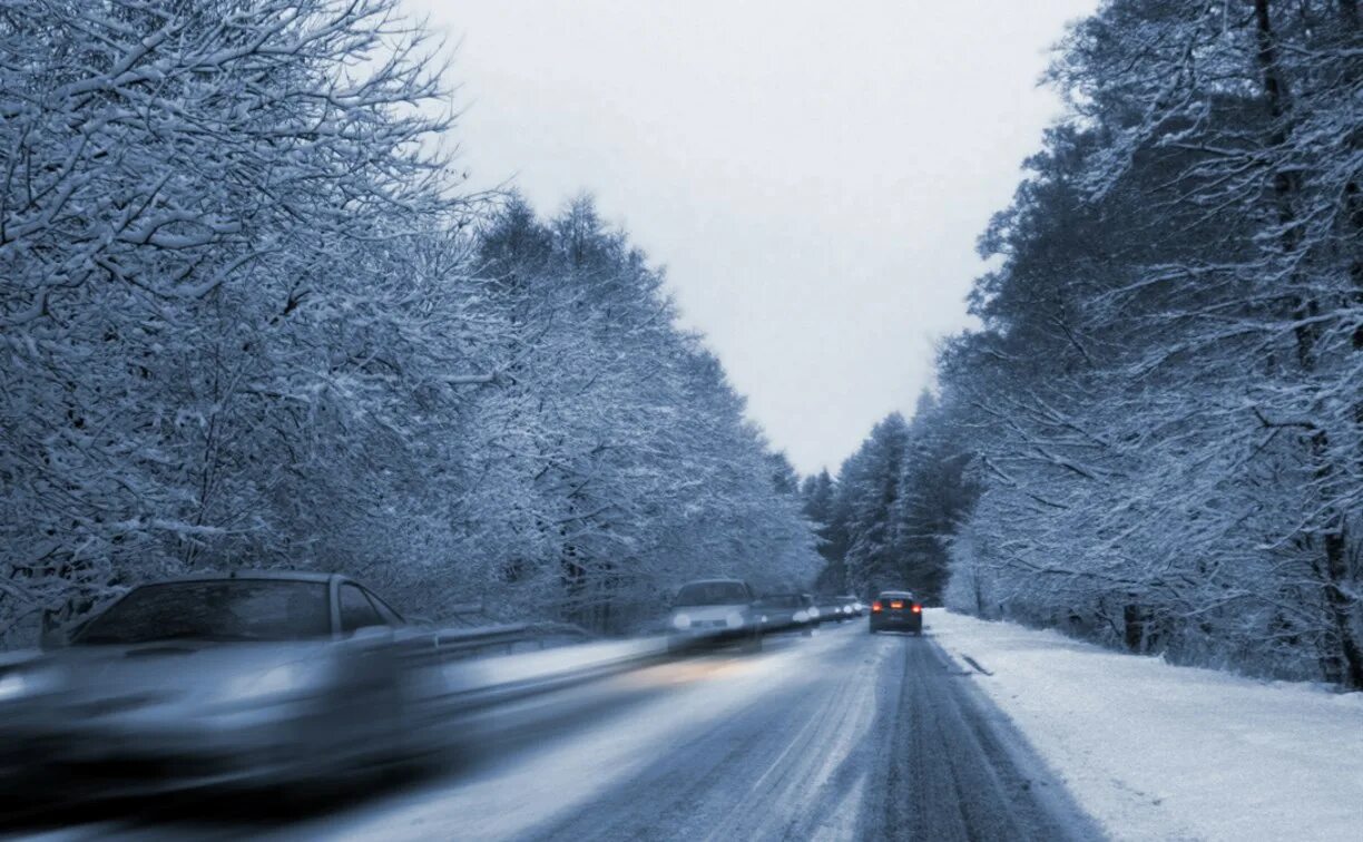 Зимняя дорога. Заснеженная дорога. Дорога зимой. Зима дорога машина.
