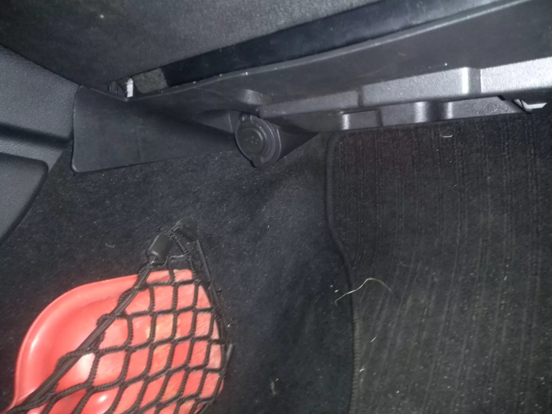 Розетка в багажнике как снять w164 Установка розетки 12V в багажник DRIVE2