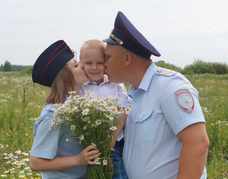 Бескровный луховицы. Луховицы самолет миг. Полиция луховицы. Луховицкий огурец памятник. Луховицкие новости.