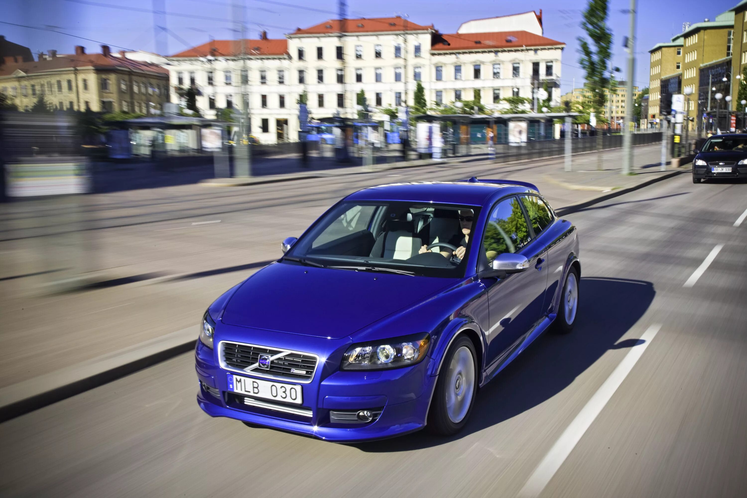 Почему машина вольво. Volvo c30 r-Design 2008. Volvo c30 2.4. Volvo c30 голубая. Volvo c30 r Design.