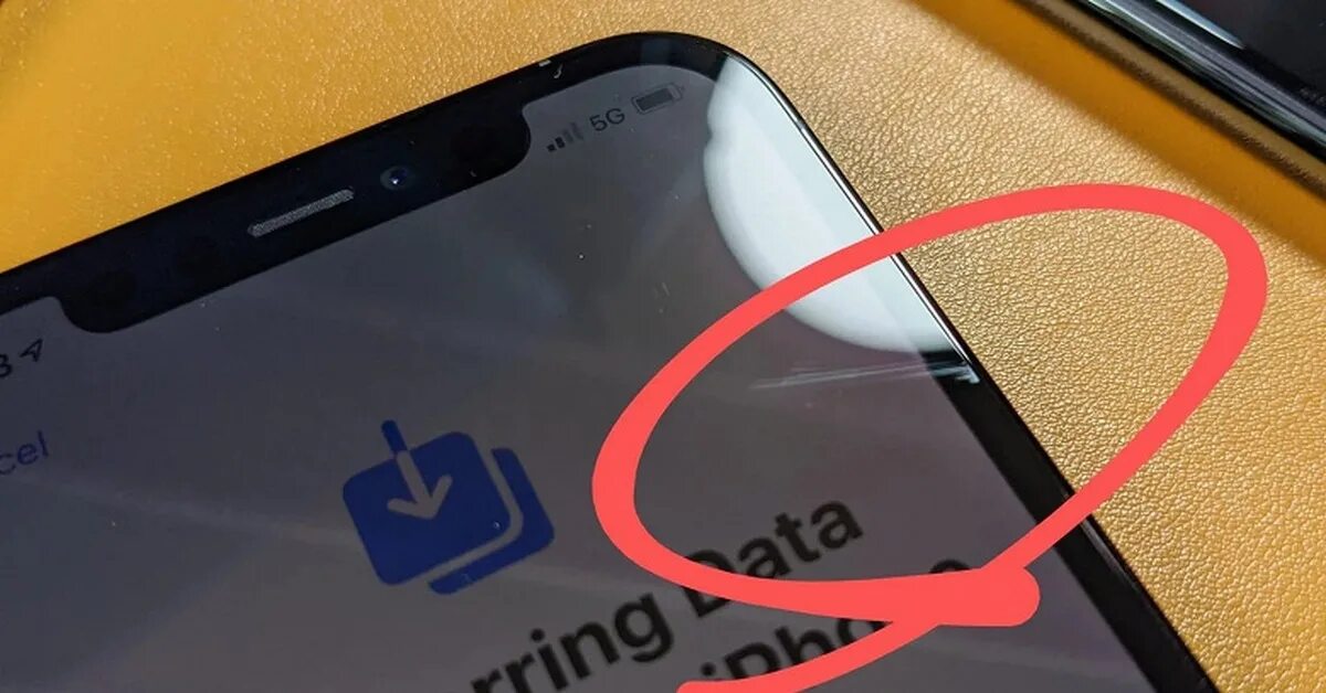 Царапины на экране iphone. Глубокие царапины на экране телефона. Iphone 12 с царапинами на экране. Царапина на защитном стекле.