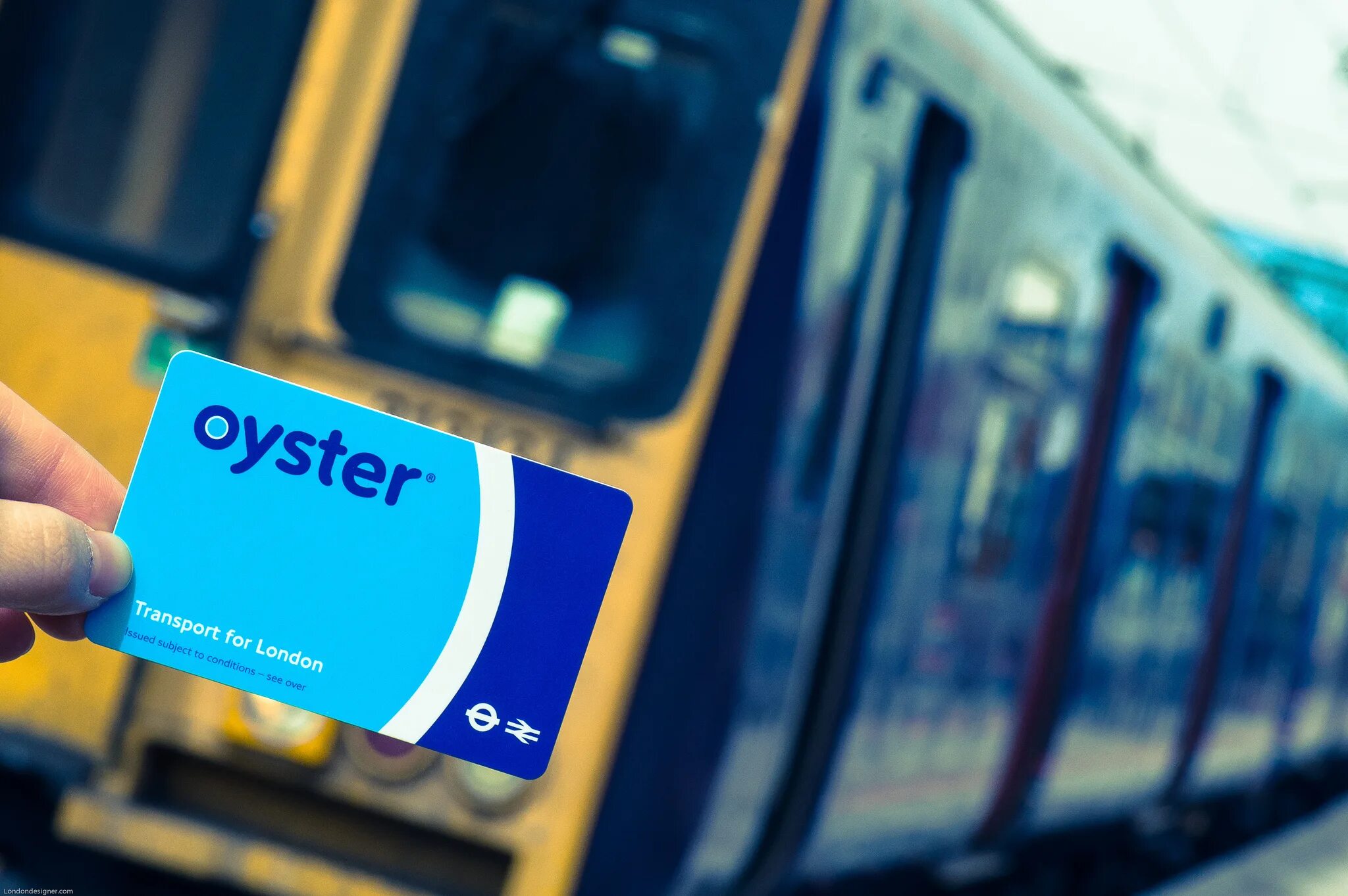 Оплата в общественном транспорте. Oyster или проездной в Лондоне. London transport contactless. Oyster Card London.