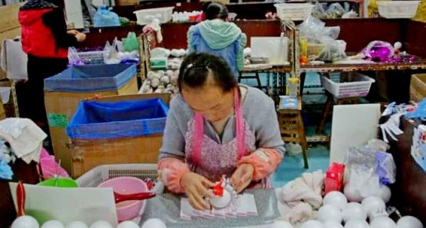 Фабрика в китае. Китайские игрушки для детей. Производство игрушек китай. Производство игрушек китай. Фабрика игрушек для детей.