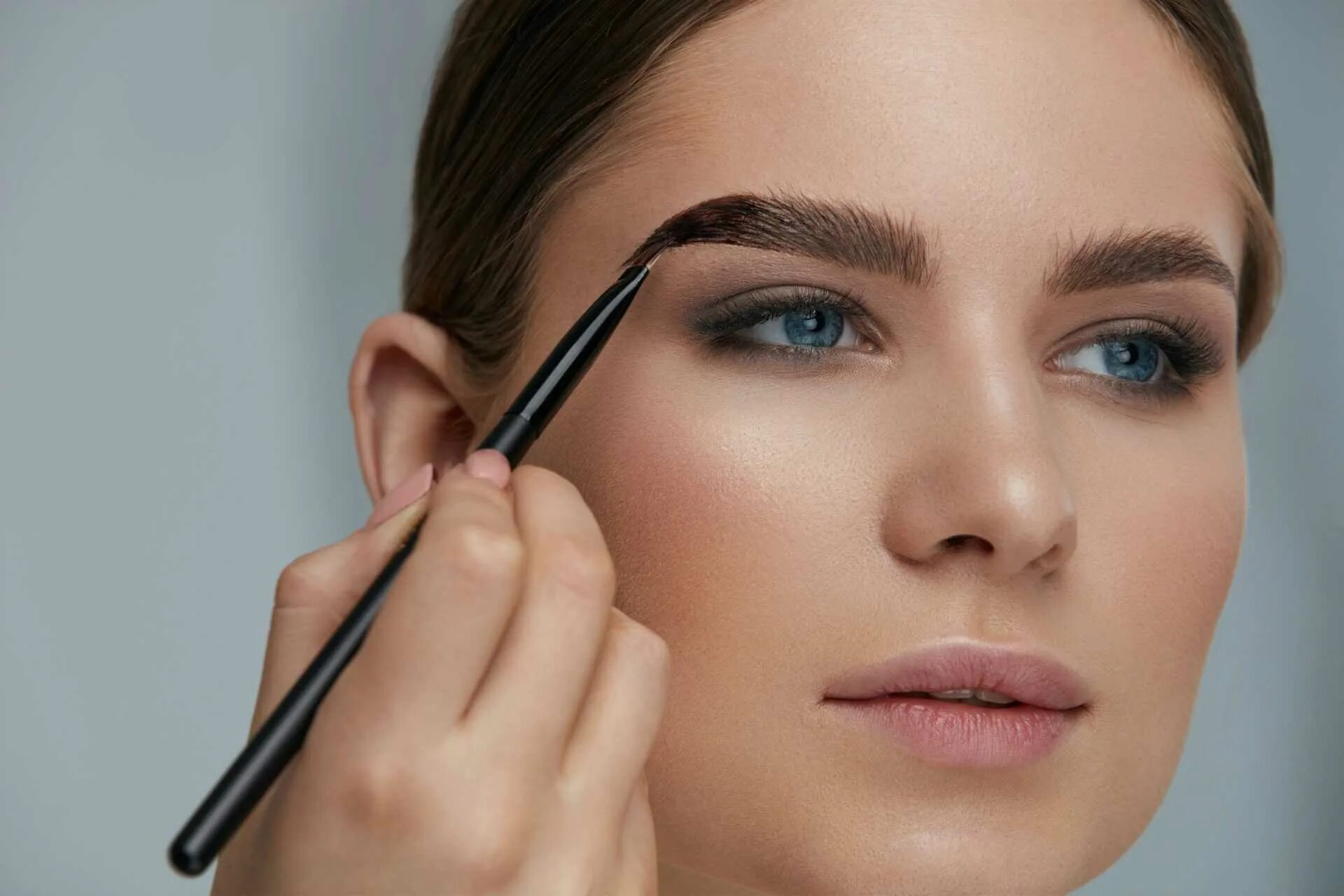 Brows ru. Окрашивание бровей. Красивые брови. Окрашенные брови. Красивая форма бровей.