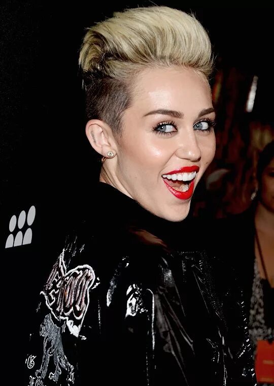 Майли май. Miley cyrus. майли сайрус 2013. miley cyrus 2025. майли сайрус фото сейчас.