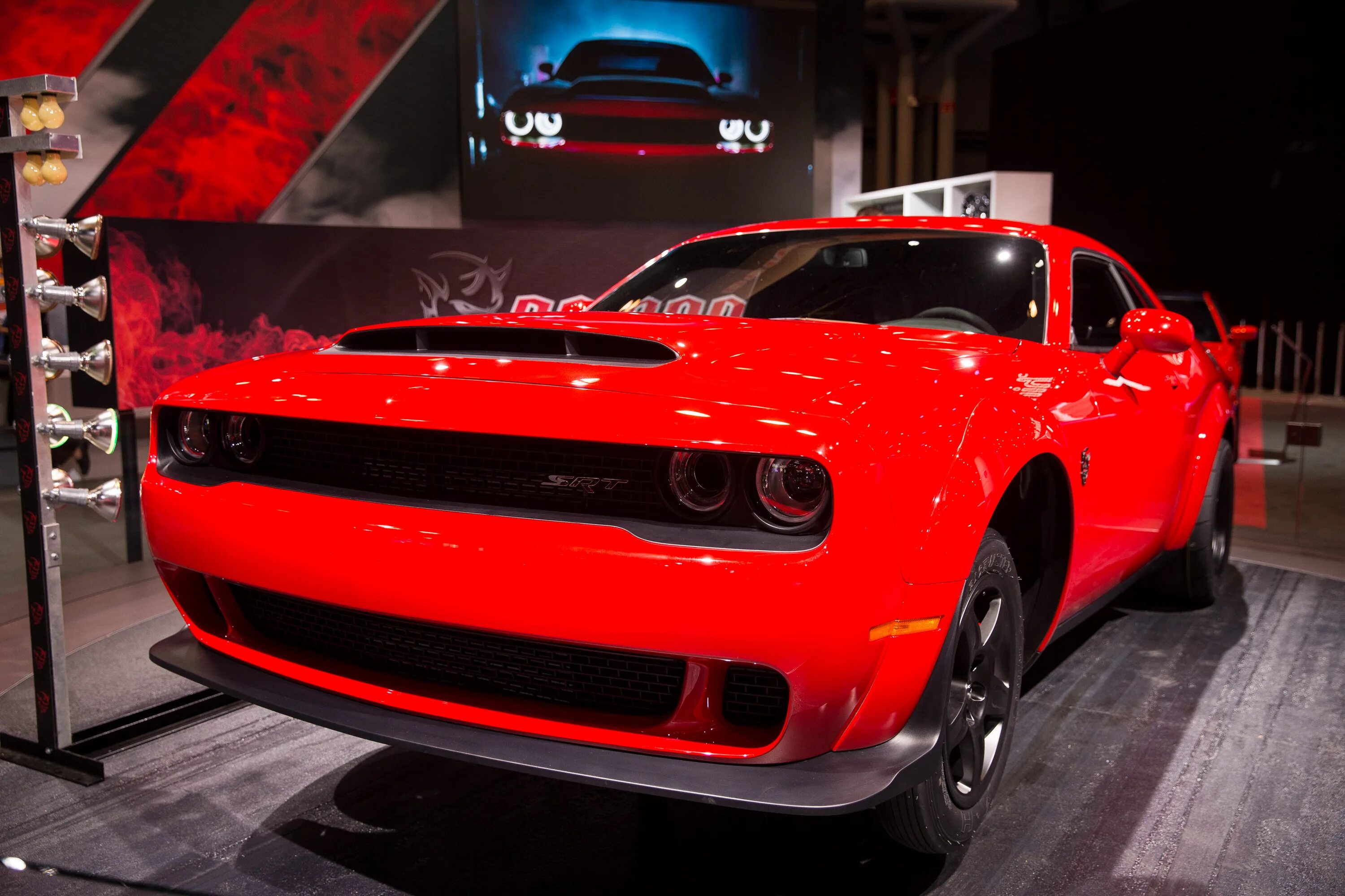 додж челленджер красный. додж челленджер хеллкэт. додж челленджер хеллкэт красный. Dodge challenger r/t 2008. красный додж.