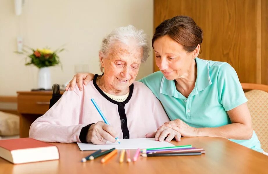 Пенсионеры имеют. Пансионат для пожилых с болезнью Альцгеймера. Пожилые люди. Пожилые люди с Альцгеймером. Занятия для пожилых людей.