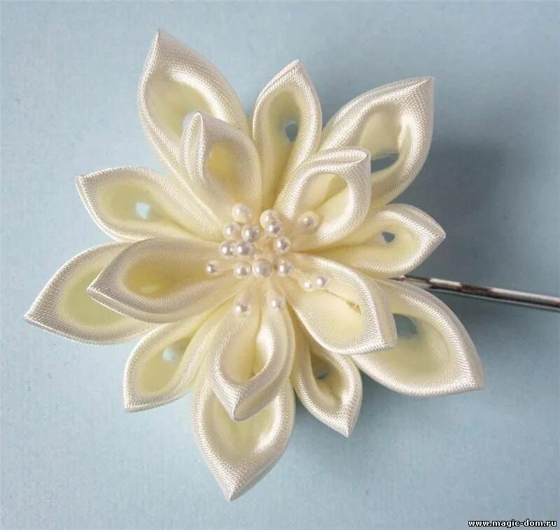 Цветок в технике канзаши. Красивые цветы из атласных лент. Атласные цветы своими руками. Шпильки своими руками канзаши. Простые цветы из атласных лент своими руками пошагово для начинающих.