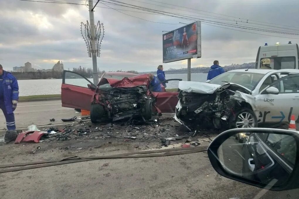 В Воронеже полицейскими устанавливаются обстоятельства ДТП, в результате которог