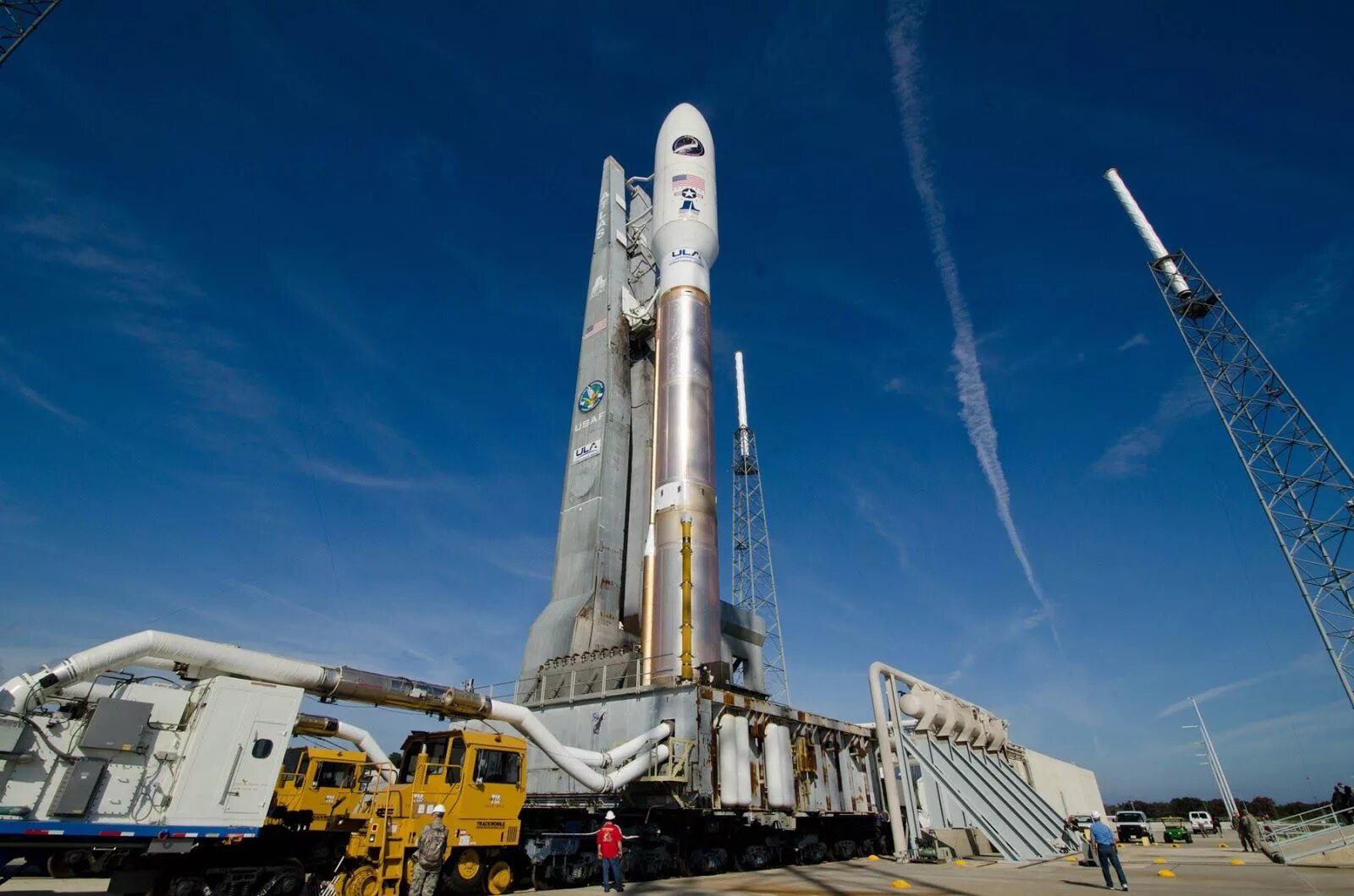 Ракетная промышленность сша. Авиаракетно-космическая промышленность. Авиакосмическая индустрия калифорнии. Космодром сша на мысе канаверал. Аэрокосмическая отрасль.