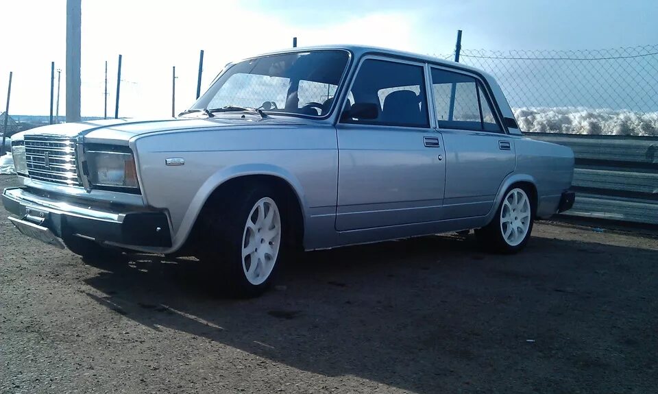 Купить б/у Lada (ВАЗ) 2107 1982-2012 1.6 MT (73 л.с.) бензин механика в Москве: