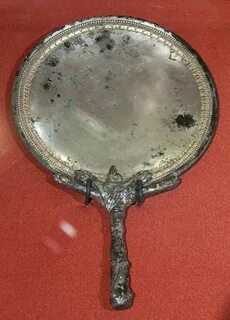Первая зеркальная
