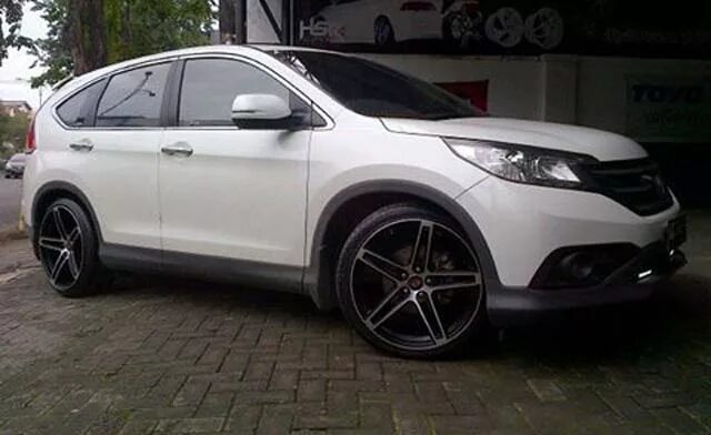 Диски срв 5. Honda crv 4 r19. honda cr-v 4 на 20 дисках. honda cr-v 4 колеса r20. хонда срв 2013 на 20 дисках.