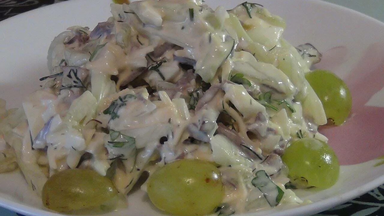 Рецепт вкусного салата из сердца. Салат сердце. салат из сердца свиного. салат со свиным сердцем и солеными огурцами. салат из свиного сердца сыром.