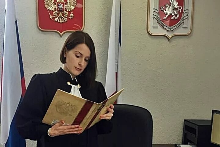 Мировой судья. Красивые судьи женщины России. Судья женщина. Красивая судья.
