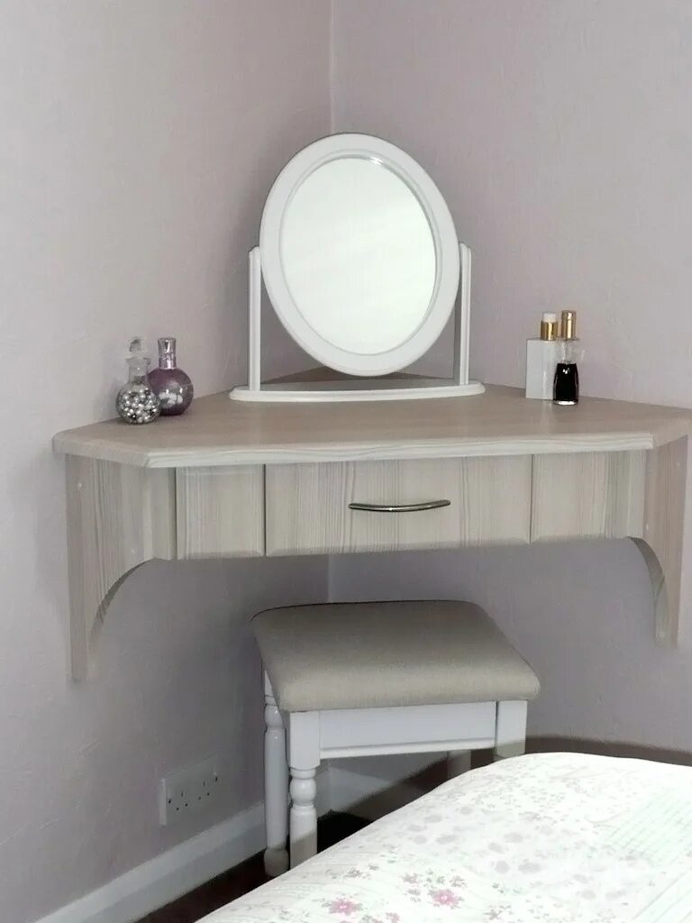 Фото туалетный. Туалетный столик make up BMS. Туалетный столик Cargo Vanity Desk. Столик угловой туалетный Элегант. Туалетный столик ДОМАДОМ.