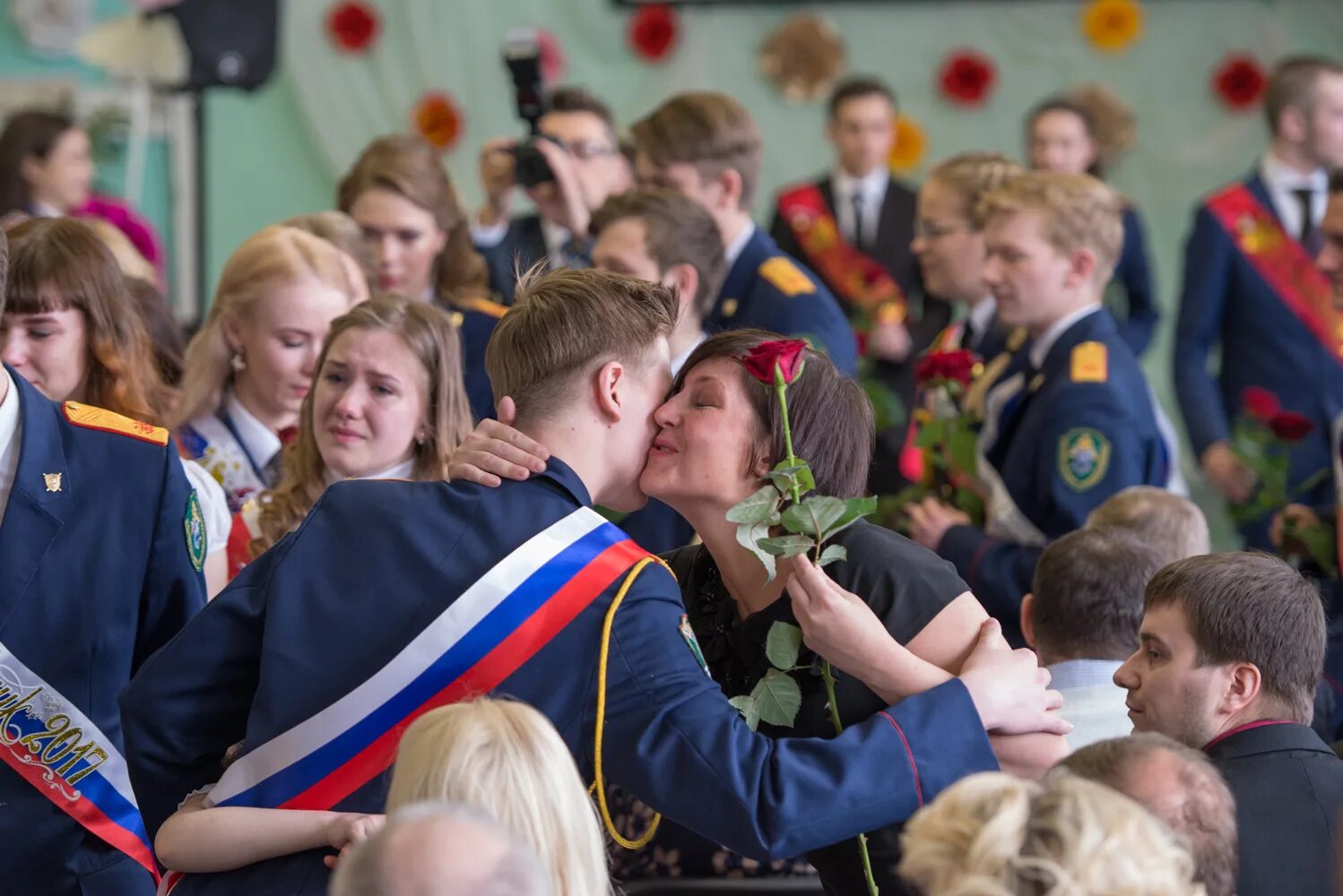 Сайт мпл мурманск. Лицей 2 Мурманск. Лицей 2 Мурманск директор. Лицей 2 Мурманск фото. Директор МПЛ Мурманск.