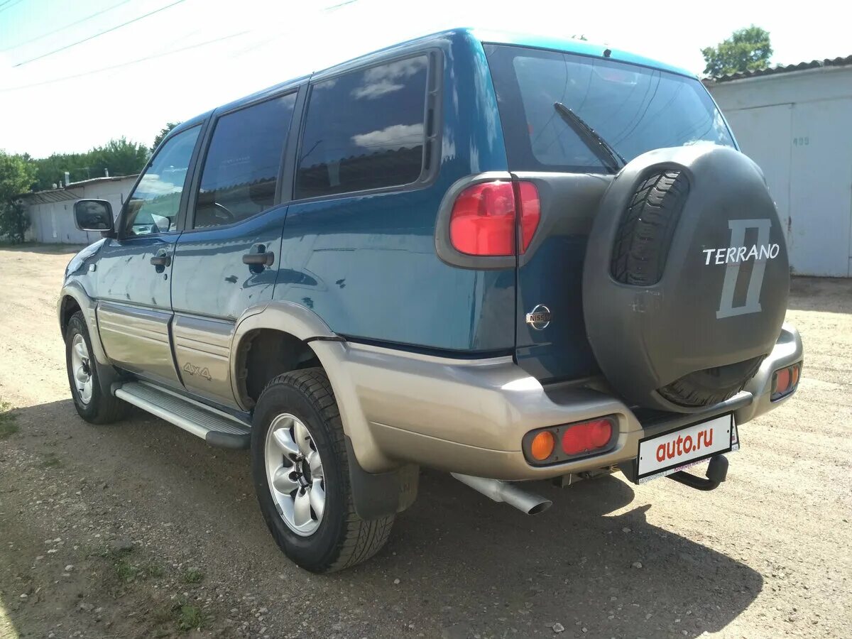 Ниссан террано 2.0 купить. Ниссан Террано 2. Nissan Terrano II 2002. Nissan Terrano 1998 2.4 бензин. Nissan Terrano 2 2001.