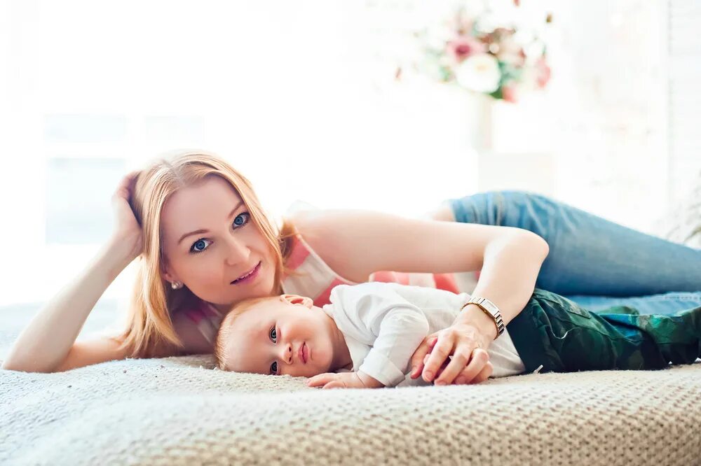 фотосессия с малышом дома. идеи для домашней съемки детей. фотосессии с новорожденными детьми. домашняя фотосессия с малышом. необычная детская фотосессия.