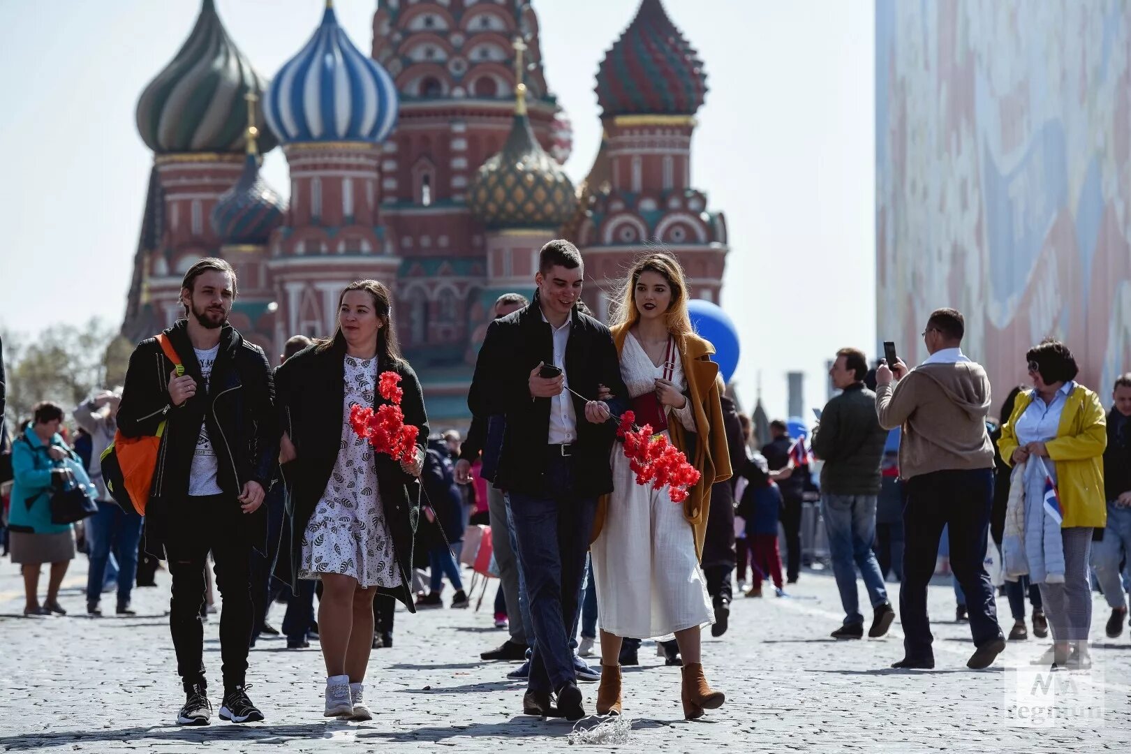 Эфир на красной площади сегодня. Первомай красная площадь. молодежь на красной площади. 1 мая сейчас красная площадь. современный первомай на красной площади.
