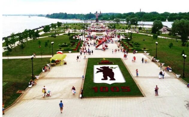 Ярославль за 1 день с детьми. Парк на стрелке ярославль. Достопримечательности ярославля за один день летом. Ярославль развлечения для детей. Ярославль за 1 день с детьми.
