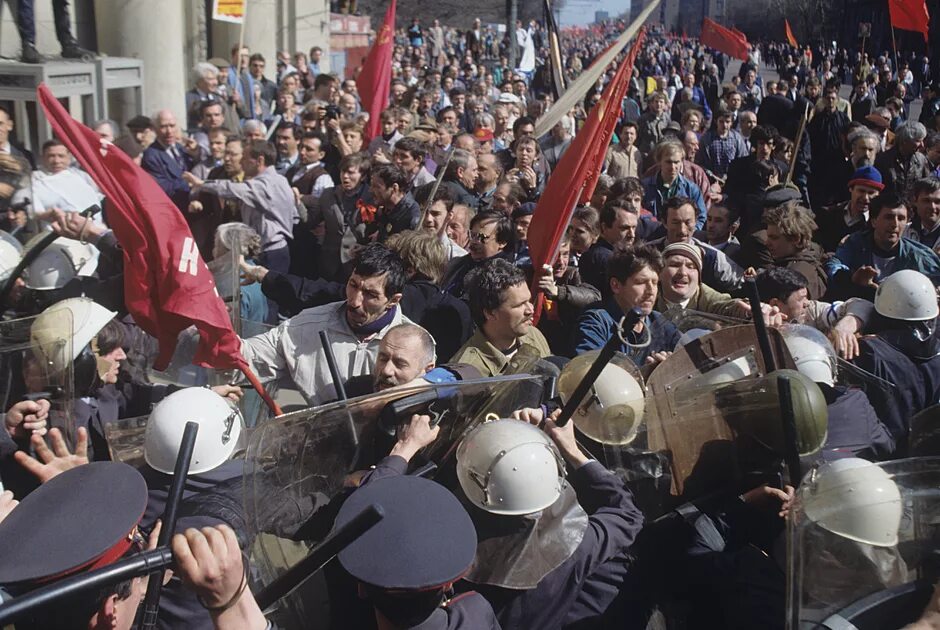 Кровавый Первомай 1993 года в Москве. Первомайская демонстрация 1993 года в Москве. Первомайское побоище 1993. Советов митинг