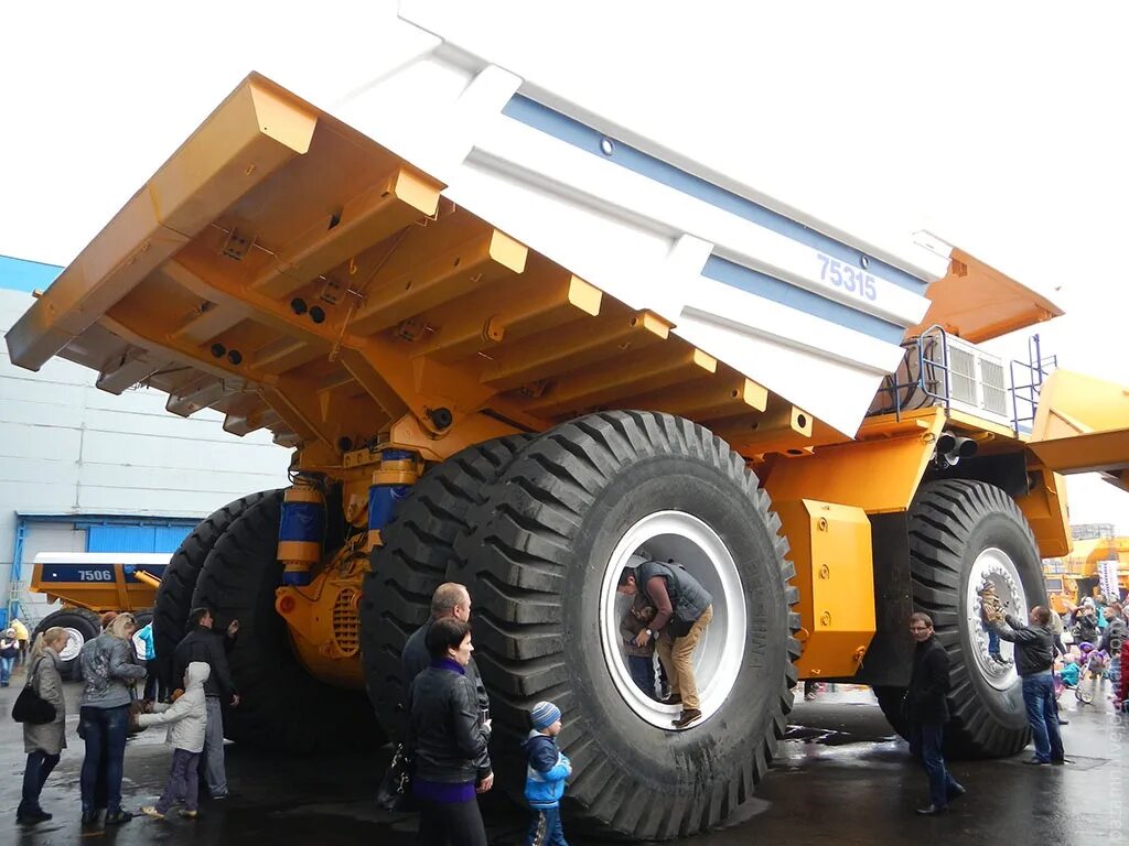 Как получить белаз. Белаз 410. белаз 3000. машиностроение белаз. белаз 500 тонник.
