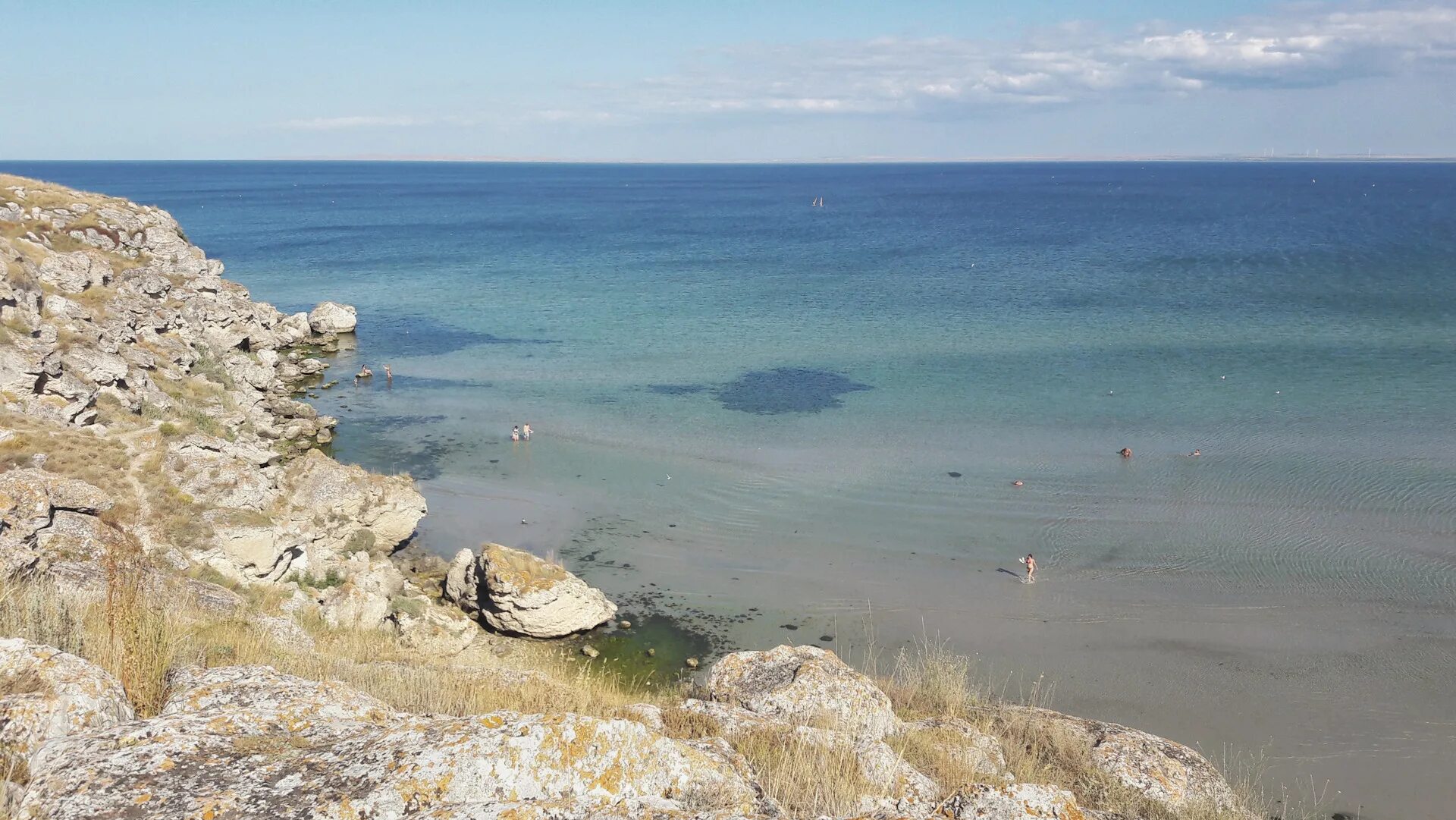 Село круглое азовское море. Поселок золотое керчь. Бухта космонавтов азовское море. Пляж кучугуры азовское море. Генеральские пляжи азовское море.