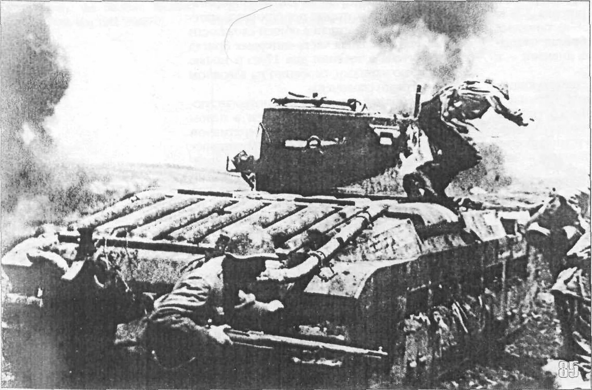 Битва под харьковом 1942. Танки в харьковской катастрофе 1942 года. битва за харьков 1942 танки. харьков 1942 окружение. танк советской армии 1942г.