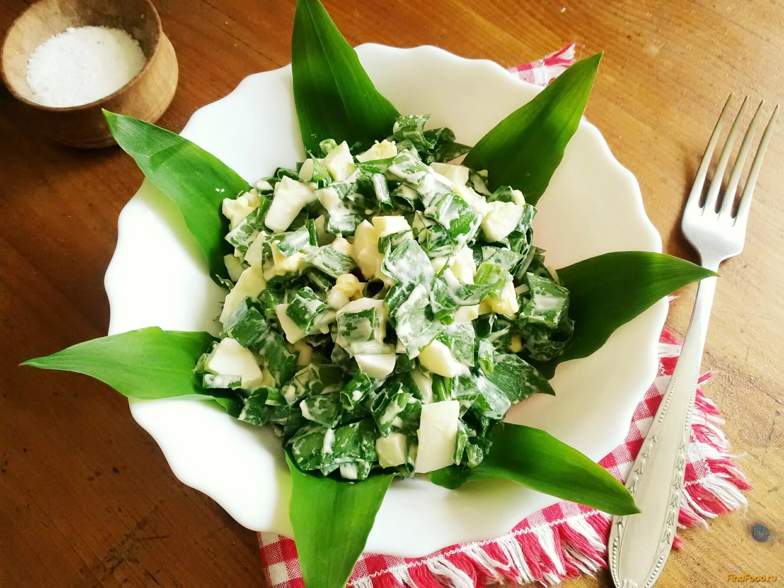 салат из черемши с яйцом и майонезом. салат с яйцом и огурцом. салат из черемши с яйцом и огурцом. салат из черемши с яйцом и огурцом. салат весенний с черемшой.