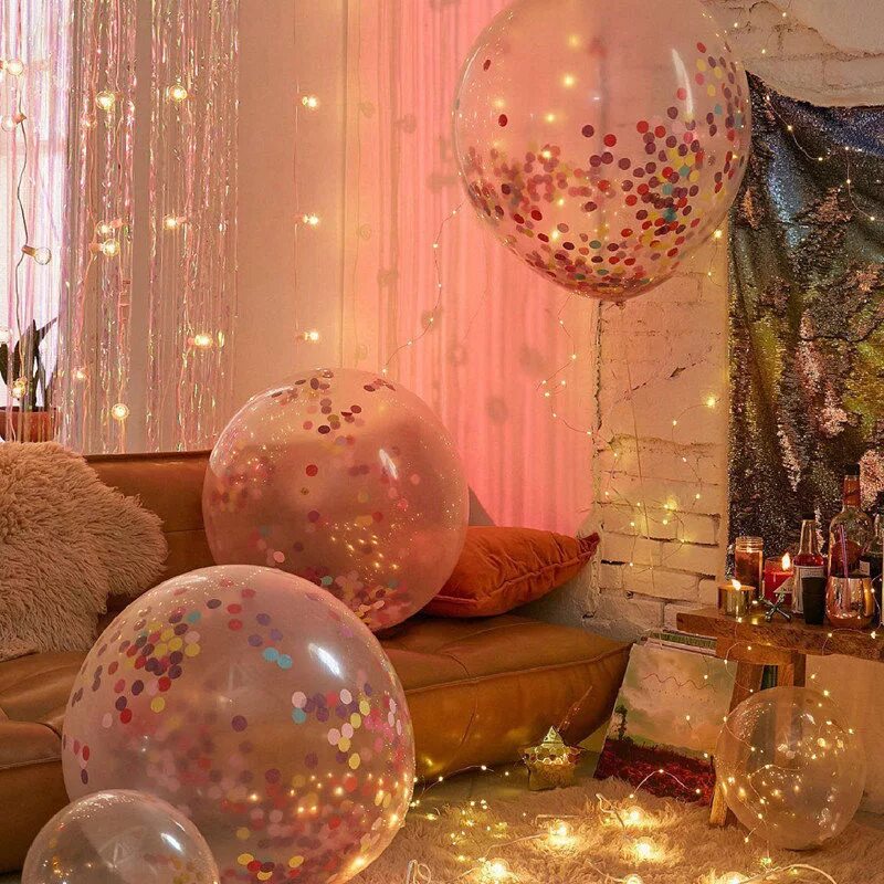 Воздушные шарики в комнате. Украшения для комнаты. Шары в комнате. Комната с шарами. Украшение комнаты шарами на день рождения.