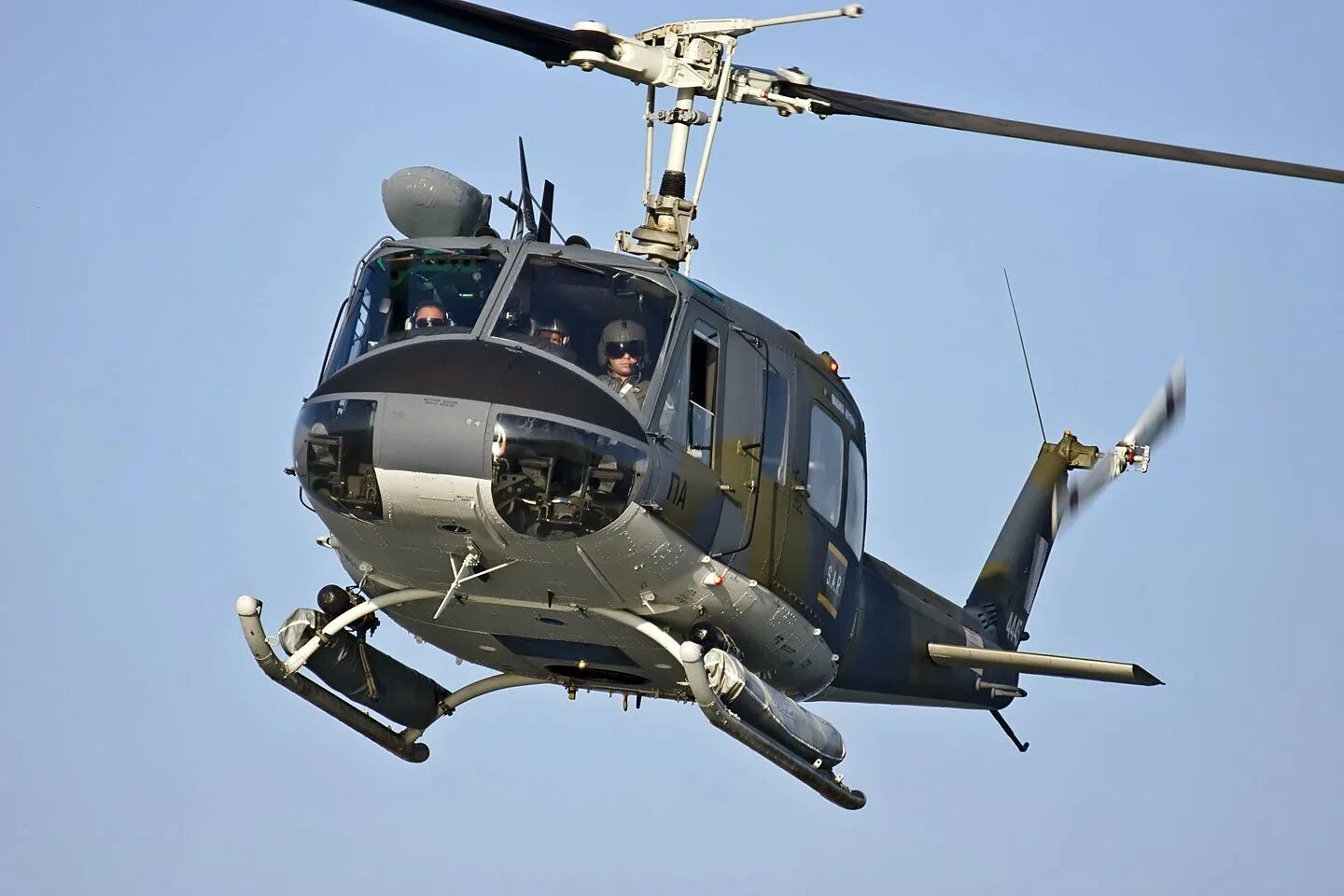 Вертолет пролетает. Что за чудо вертолет совершает. Что за чудо вертолет совершает. Вертолет ки автомобиль. Gta 5 akula вертолет.