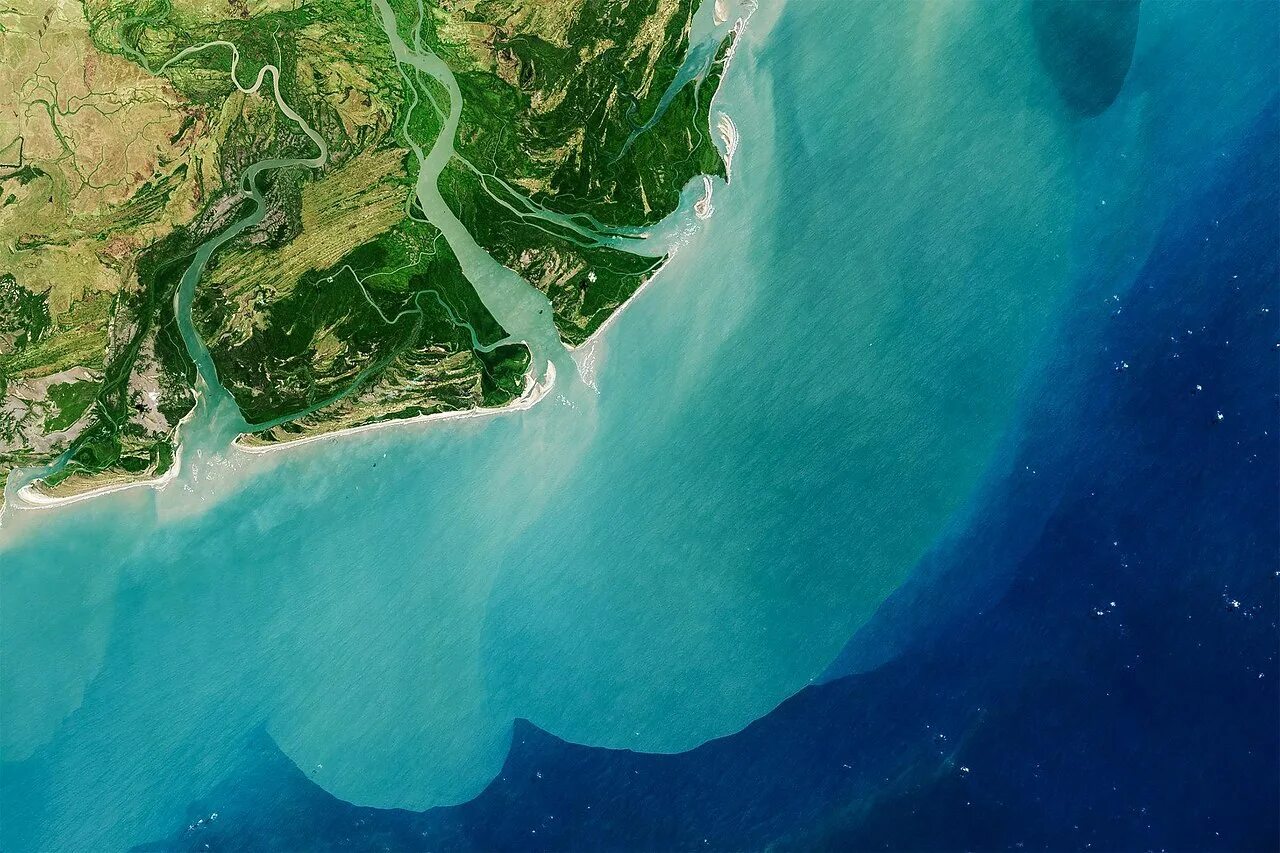 Река амазонка впадает в атлантический океан. Устье северной двины. Дельта реки. Устье реки и эстуарий. Течение рек впадающих в море.