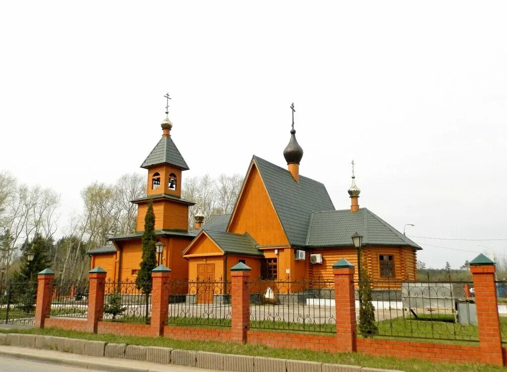 Церковь на сортировке нижний новгород. Храм иверской иконы в нижнегорске. Иверская церковь ул электровозная нижний новгород. Церковь молитовка нижний новгород ленинский район. Нижний новгород храм иверской.