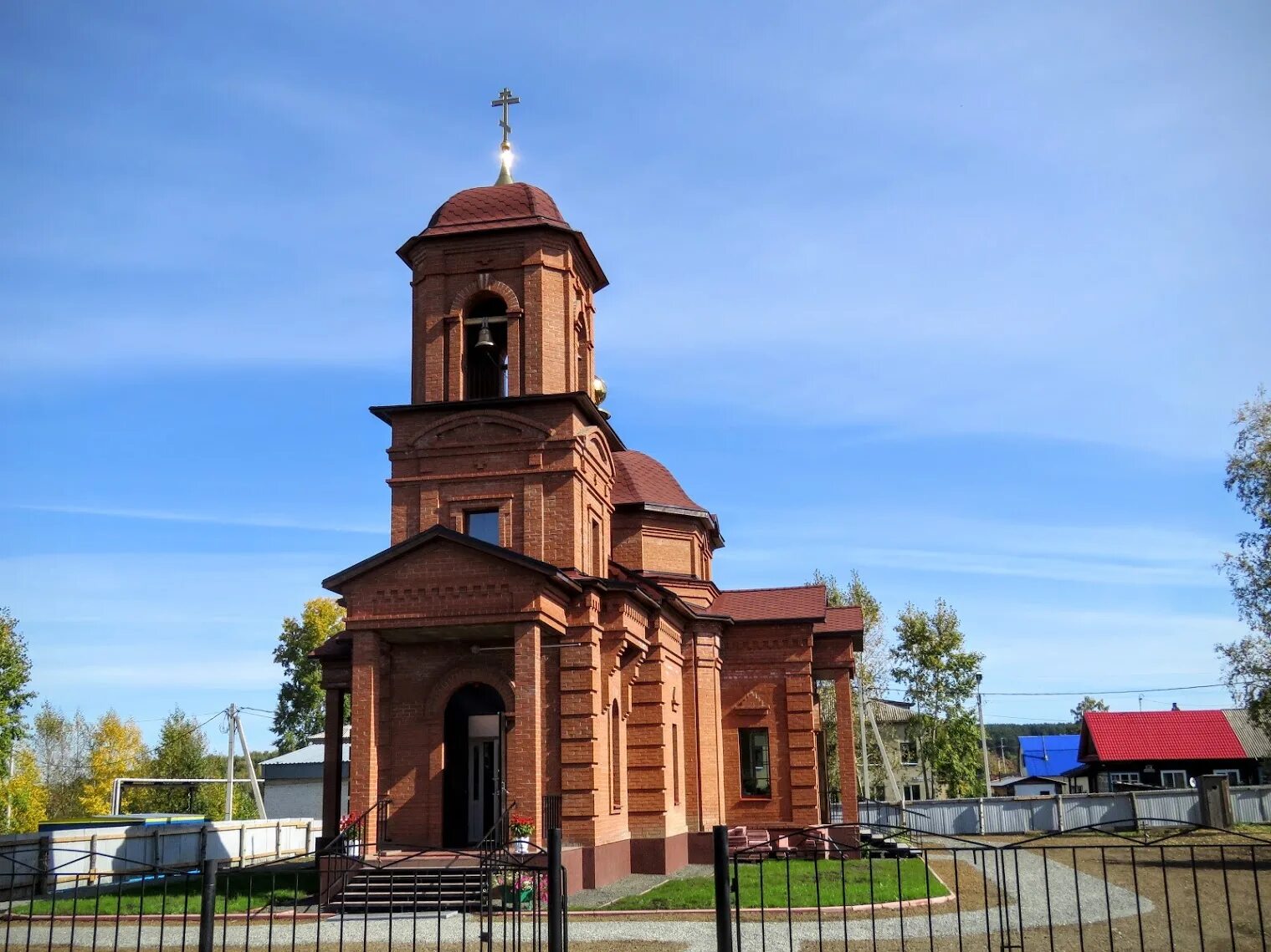 Мариинск кемерово купить. Мариинск Кемерово. Памятники Мариинска. Мариинск Иркутск. Старые памятники город Мариинск.