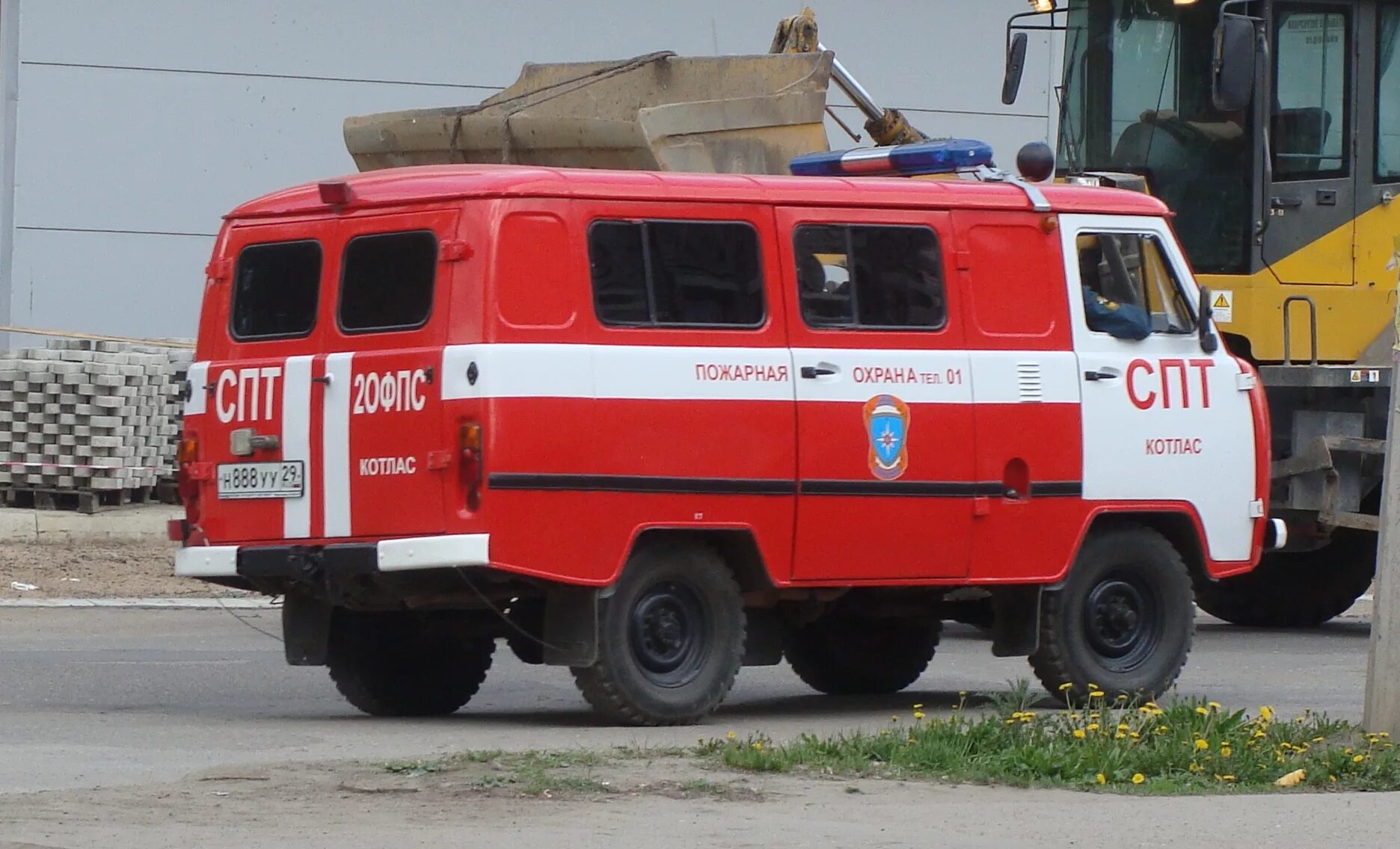 Пожарные оперативные автомобили. УАЗ 452 пожарный. УАЗ 2206 пожарный. УАЗ 3909 пожарный. УАЗ 3909 пожарный оперштаб.