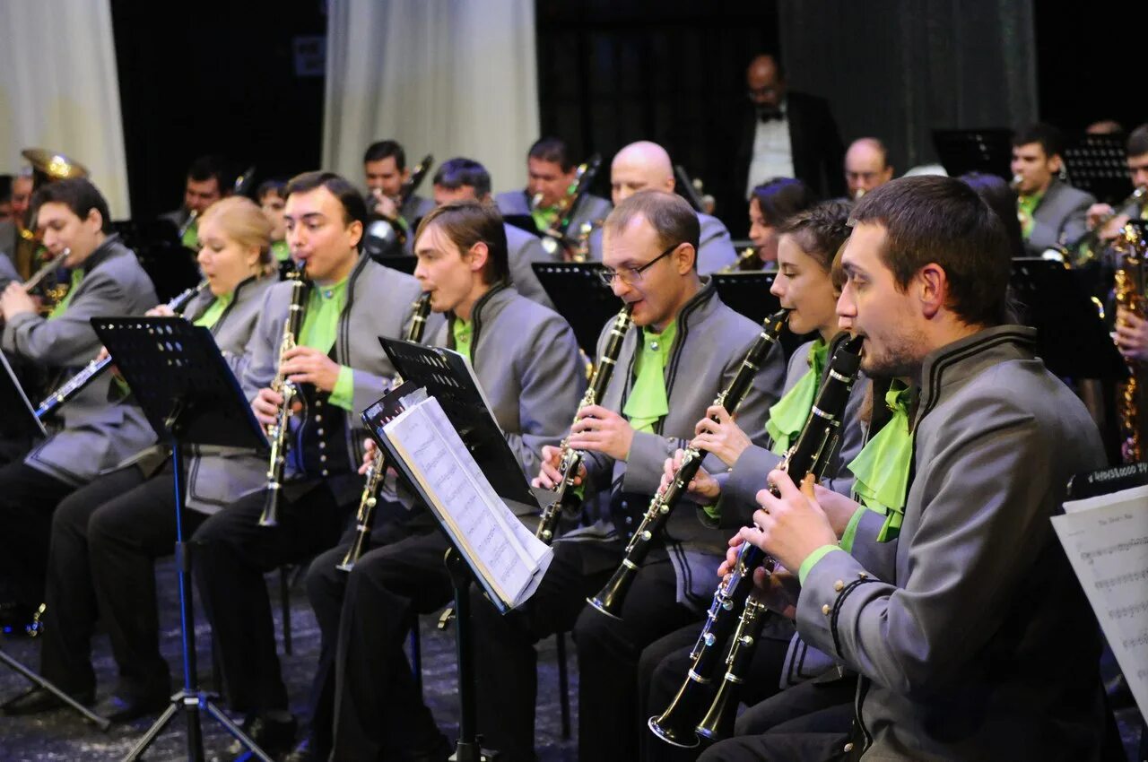 рапсодия какой оркестр. ансамбль молодых солистов оркестра им. симфонич оркестр богемская рапсодия. духовых оркестров. осипова».