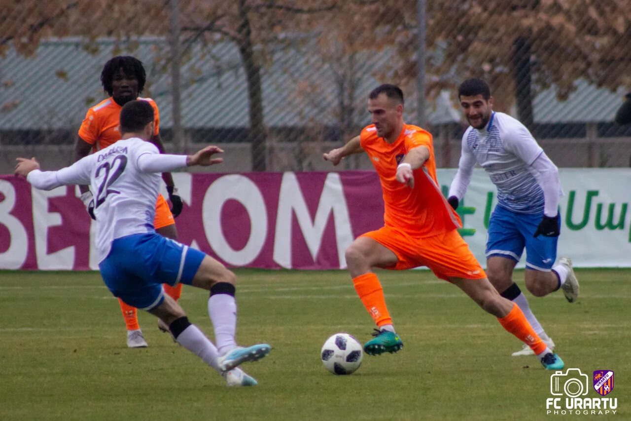 Арарат Армения FC. Арарат Армения футбол. Макеев ФК Арарат Ереван. ФК Урарту Армения.